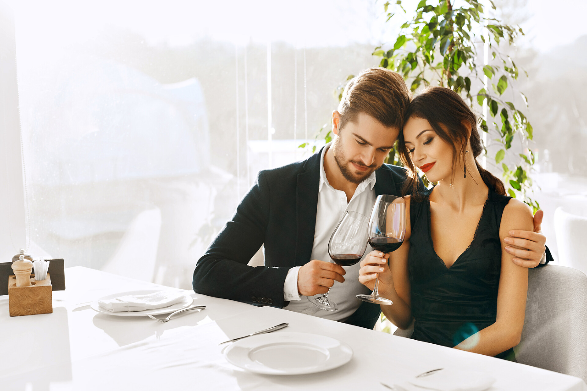 Navigating Online Dating Profiles: Dos and Don’ts